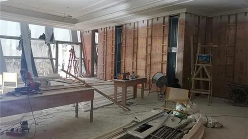 屋顶防水卷材与防水涂料：两种材料的本质区别与应用解析